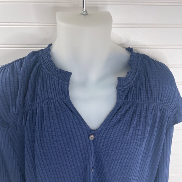 NWT Kaileigh Lev Ruffle Detail Knit Top Navy Large - Picture 2 of 9